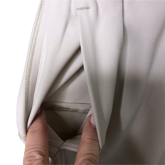 Lululemon On The Fly Skirt Woven Size 2 Cream Natural Travel Skirt - Picture 7 of 7